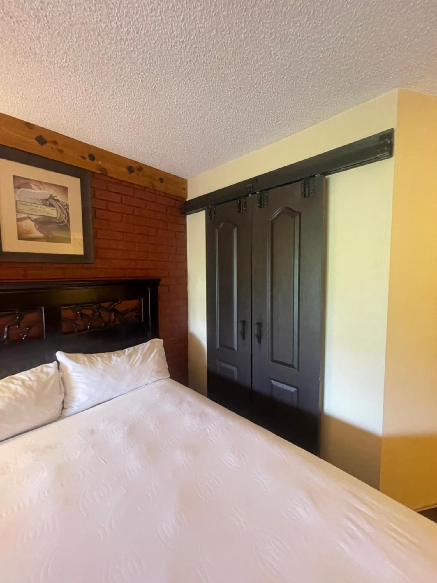 Family Friendly Suite! Arcadegame Inside River Ranch Exterior photo
